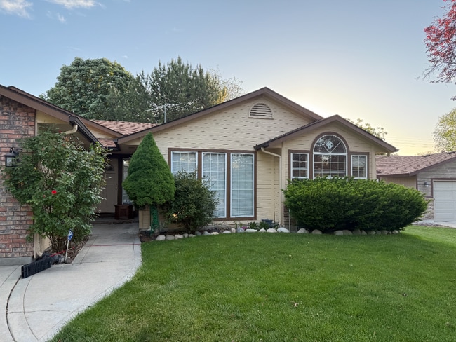 Building Photo - 4860 Kachinas Ave