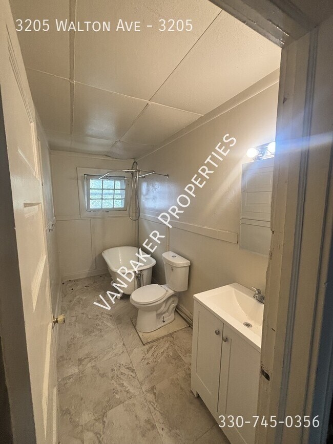 Building Photo - 3205 Walton Ave