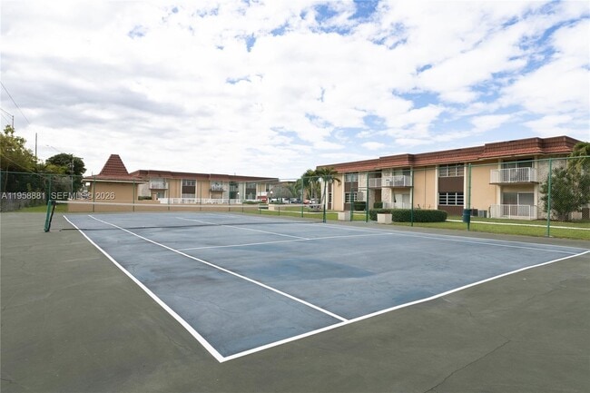 Building Photo - 5301 SW 77th Ct