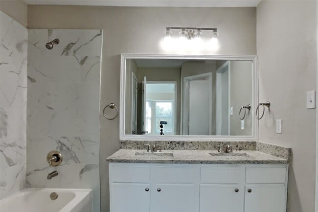 Building Photo - 16758 N Rail Dr