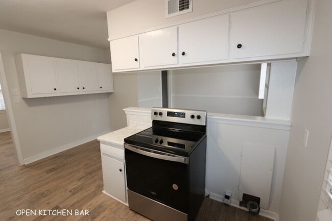 Building Photo - 1648 Ivy Rd