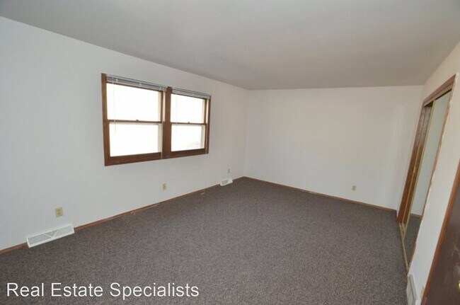 Building Photo - 609-667 Ridgeway Dr