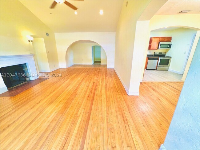 Building Photo - 410 Pinecrest Dr