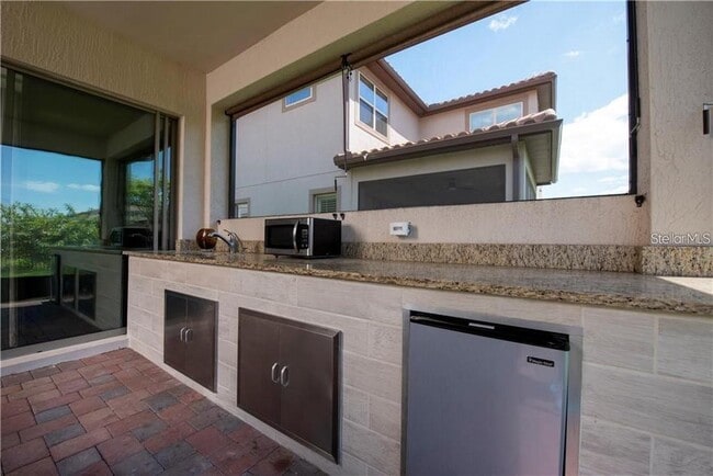 Building Photo - 13092 Stanthorne Ave