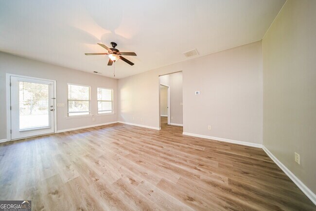 Building Photo - 108 Thomaston St