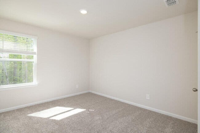 Building Photo - 166 Magnolia Dr
