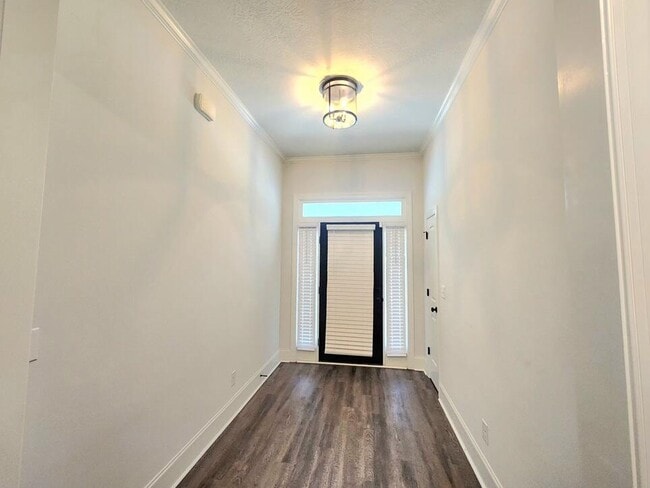 Building Photo - 734 Bancroft Dr