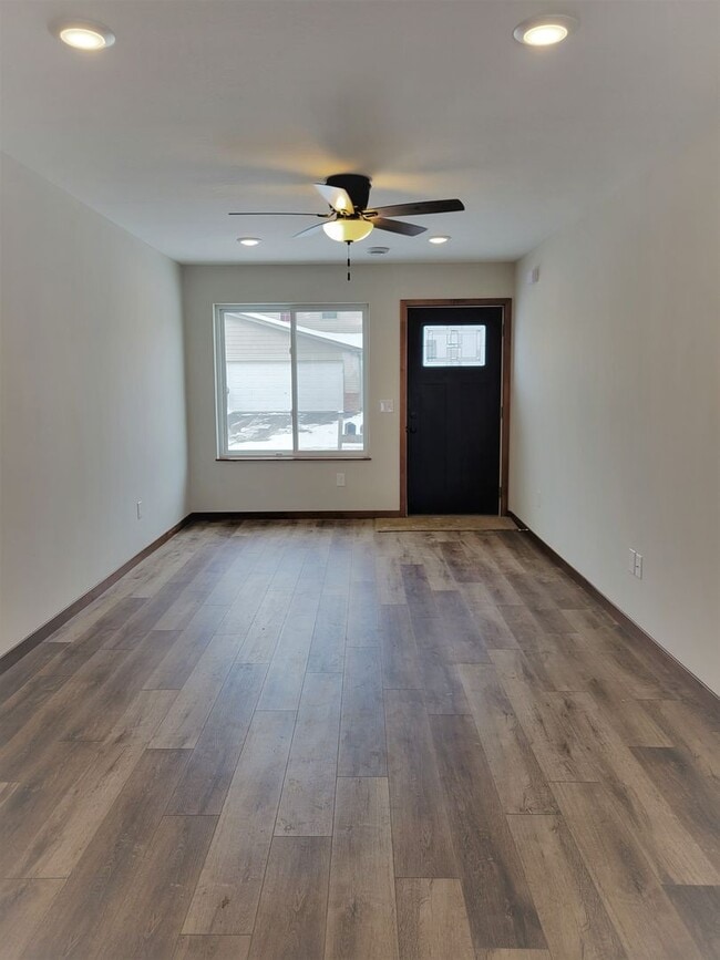 Building Photo - 420 Sierra Pl