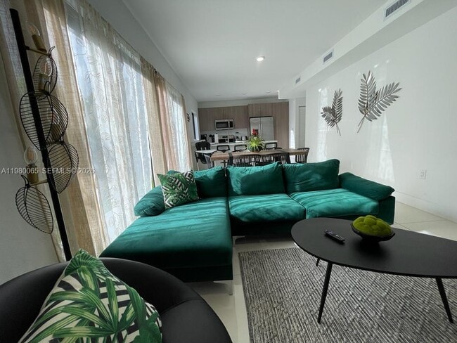 Building Photo - 302 NW 11th Ct