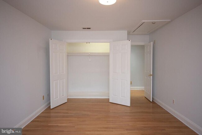 Building Photo - 9700 Grenadier Ct