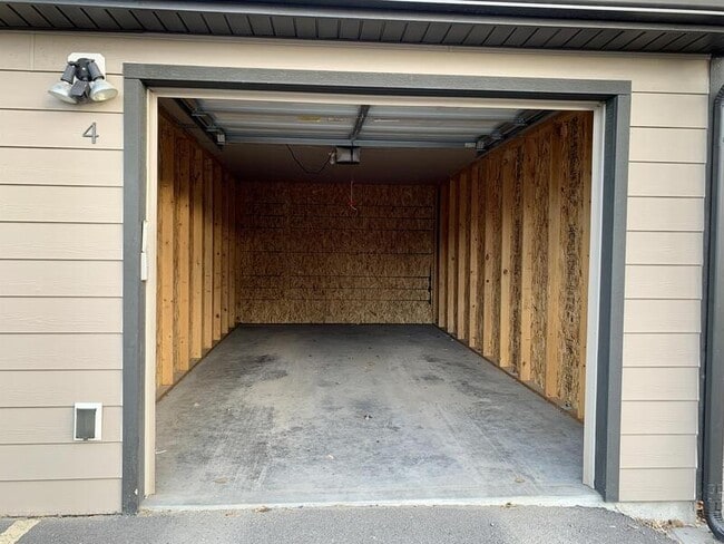 Building Photo - 1021 Enterprise Dr