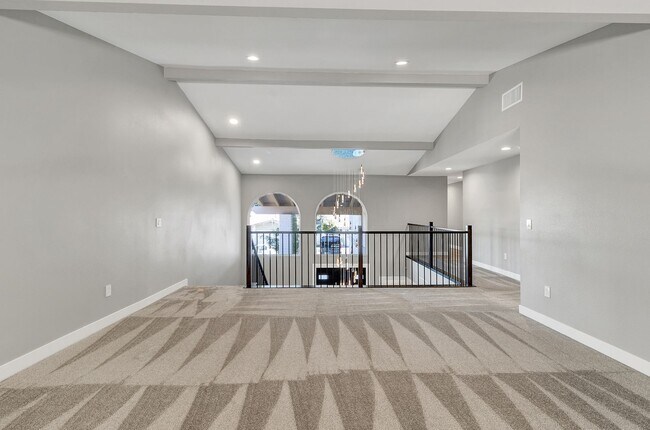 Building Photo - Stunning Remodeled 4-Bedroom Home in Exclu...