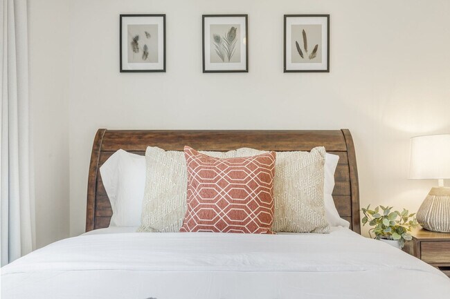 Building Photo - 722 3rd Ave N