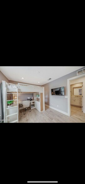 Building Photo - 1307 Lighthouse Rd