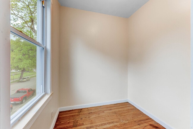 Building Photo - 1320 W 50th St