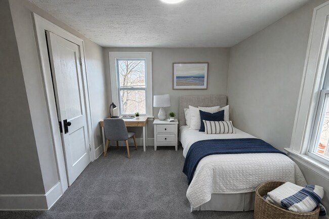 Building Photo - Move-In Ready 3-Bedroom Home with Large Yard and Covered Front Porch