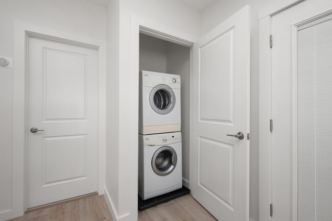 Building Photo - 66 E Ringgold St