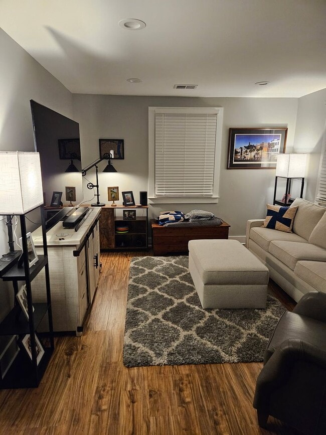 Building Photo - 2 Bedroom 1.5 Bath House in Park Circle No...