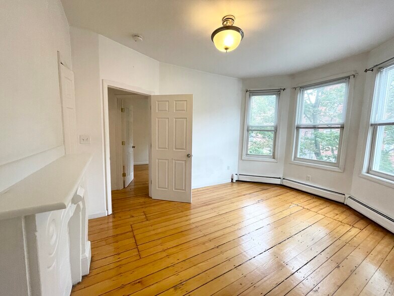 Building Photo - 52 Delle Ave