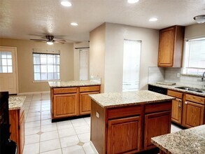 Building Photo - 10306 Jockey Club Dr