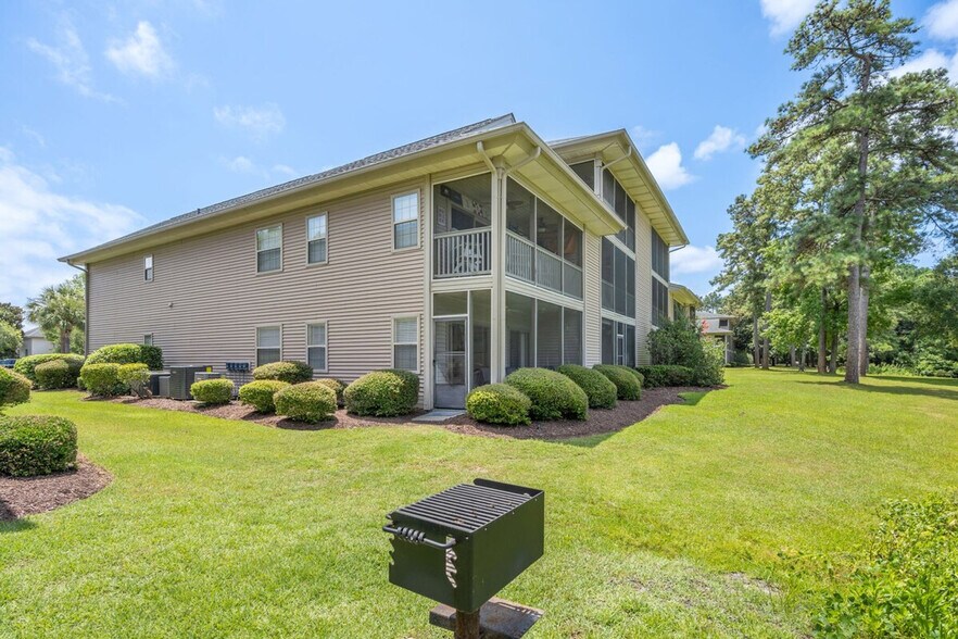 Building Photo - 22 Greenbriar Ave