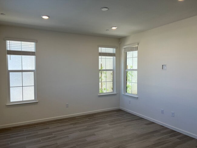 Building Photo - COMING SOON!! GORGEOUS NEWER HOME W/ SOLAR...