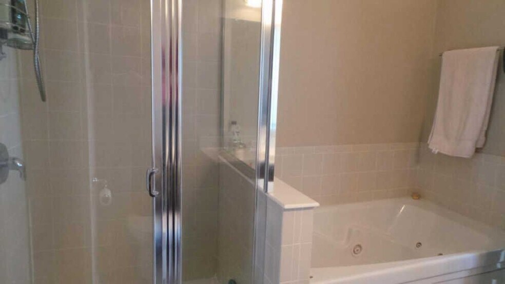 Building Photo - 6337 Chetti Dr