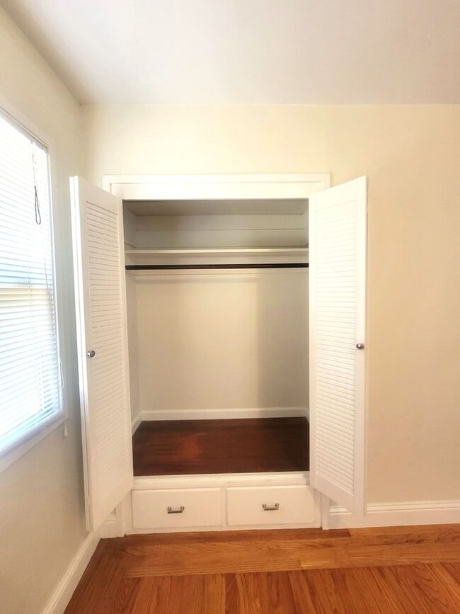Building Photo - Charming 2 Bedroom, 1 Bathroom Home in San...