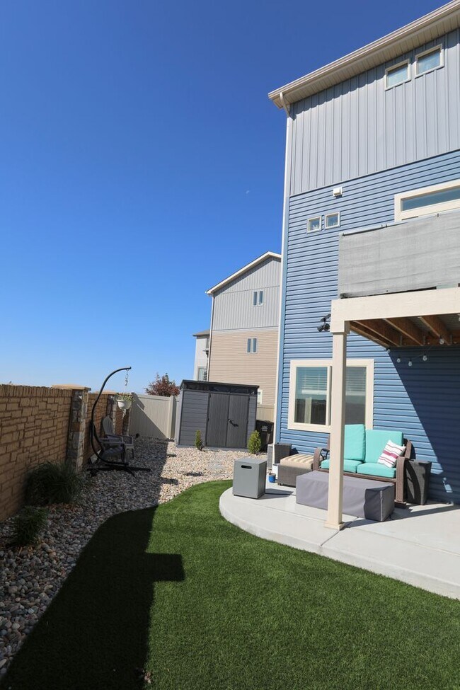 Building Photo - 3 Bedroom Newer Construction Home in Banni...