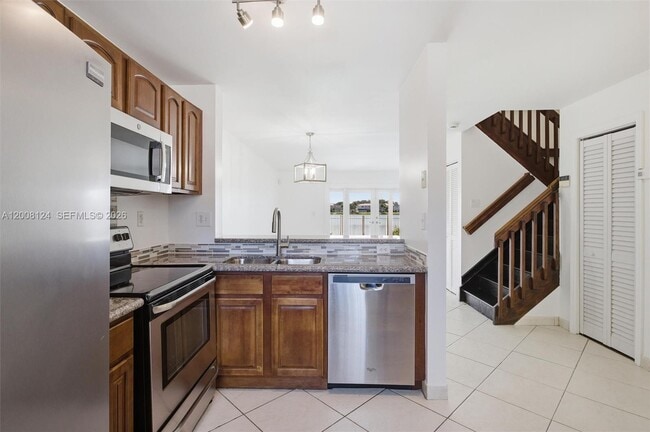 Building Photo - 17530 SW 139th Ct