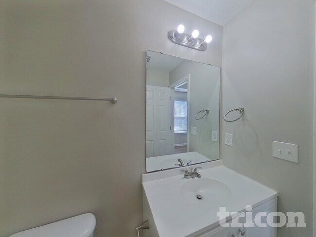 Building Photo - 2000 Taras Trace Dr