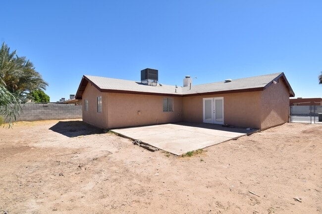 Building Photo - 2878 S 18th Ave