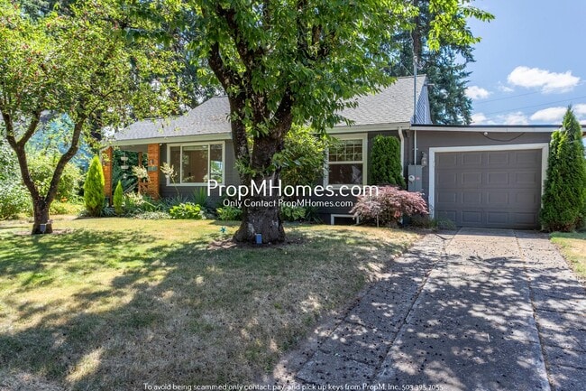 Primary Photo - NE Portland Gem w/ Entertainers Backyard +...