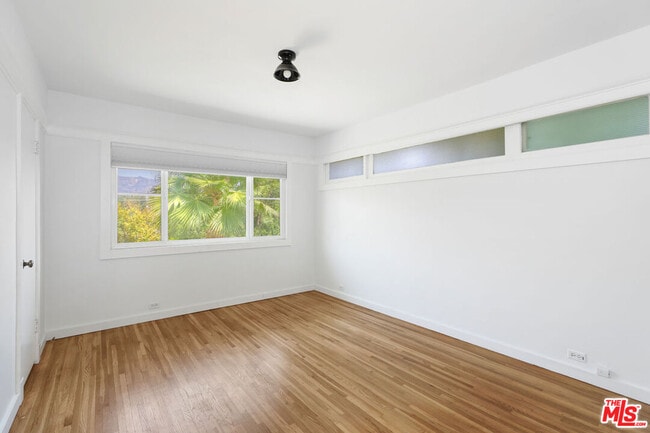 Building Photo - 150 Anita Dr