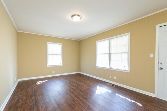 Building Photo - Charming 3BR/1.5BA in Sought-After Pleasan...
