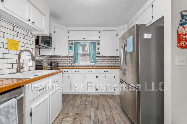Building Photo - 11221 W 59th Terrace