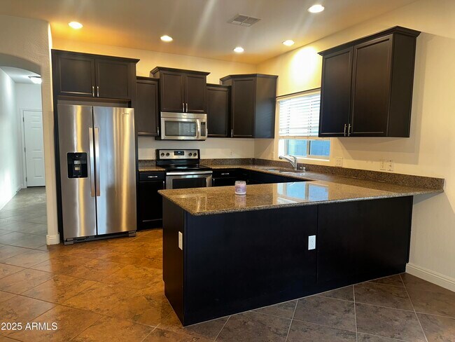 Building Photo - 1686 W Paisley Dr