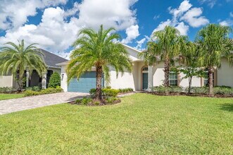 Building Photo - Loren Cove Villa