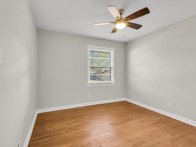 Building Photo - 3404 Cromart Ave