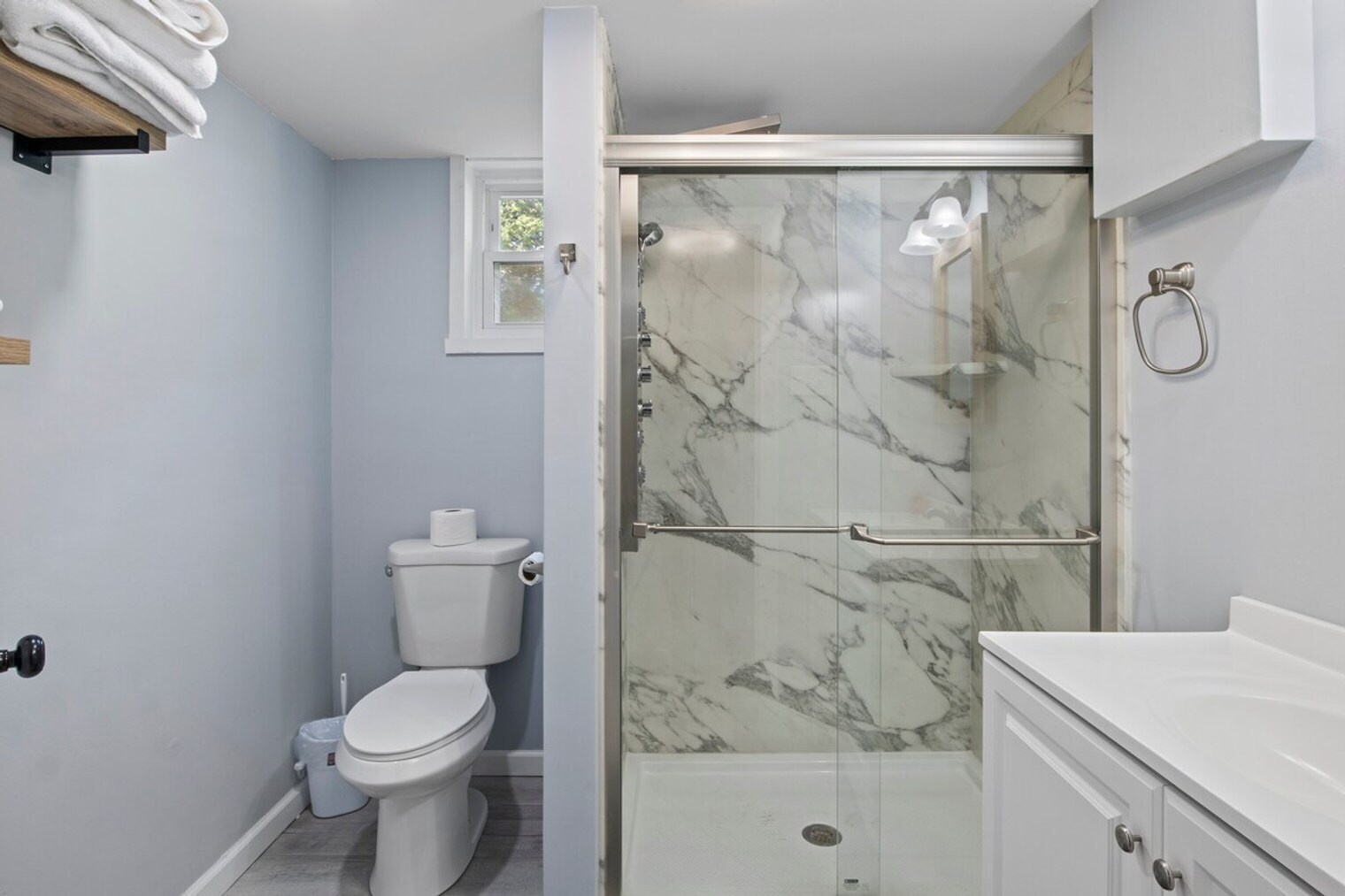 Building Photo - 229 S Peters Rd