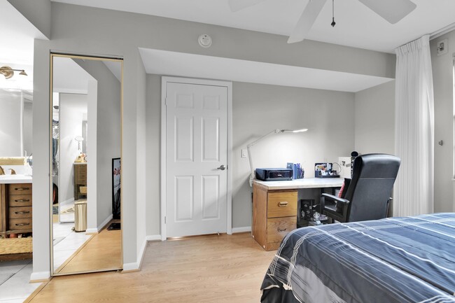 Building Photo - 6073 Balboa Cir