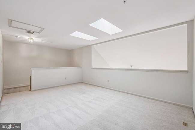 Building Photo - 15831 Glacier Ct
