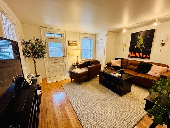 Building Photo - 703-705 City Park