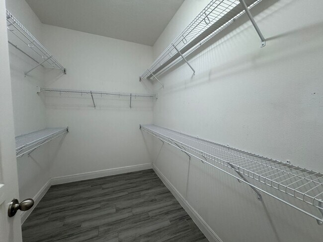 Building Photo - 2980 Scarlett Dr