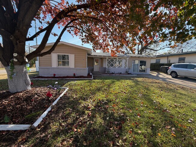 Building Photo - 2136 Ridgeway St