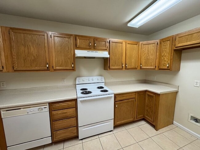 Building Photo - 3 Bedroom Townhouse in Bayshore Crossing