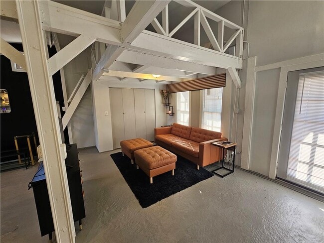 Building Photo - 74 Boulevard SE