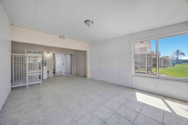 Building Photo - 2 Bedroom and 2.5 Bathroom Townhouse