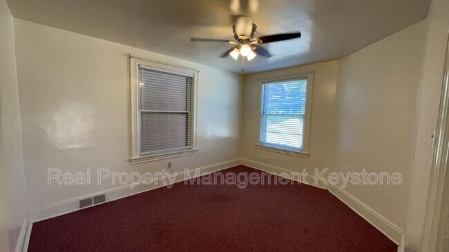 Building Photo - 1122 Greenfield Ave