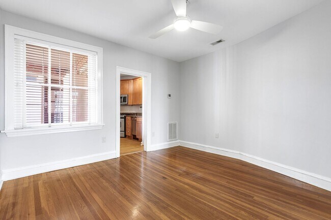 Building Photo - ADORABLE CONDO ON ARTHUR ASHE BOULEVARD